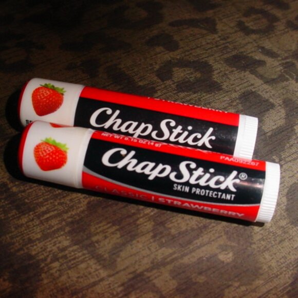 CHAPSTICK Sealed Lip Balm STRAWBERRY X2 - Picture 1 of 1